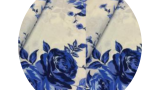 Bílá látka s motivem - Modrá růže